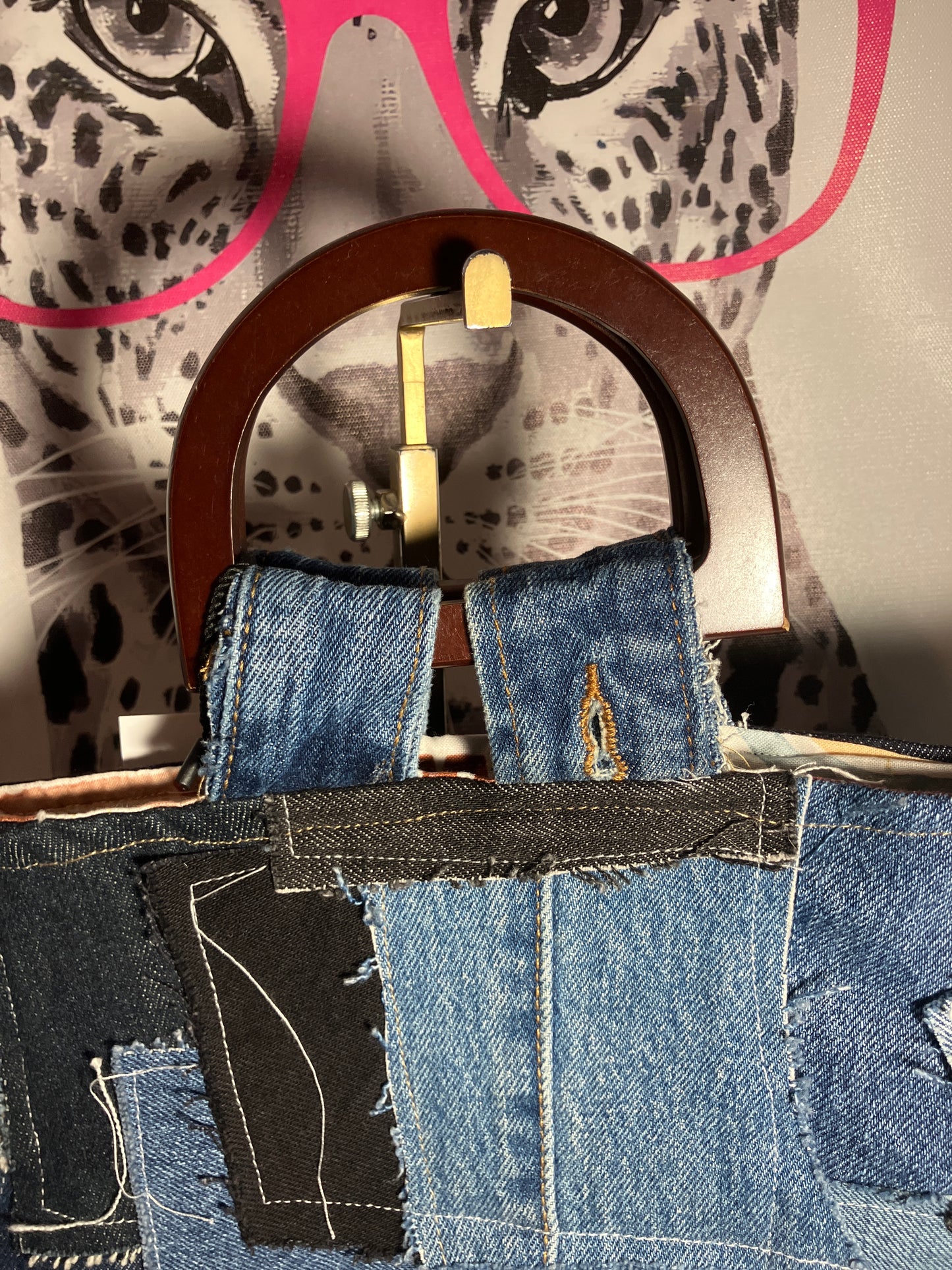 Handheld tote