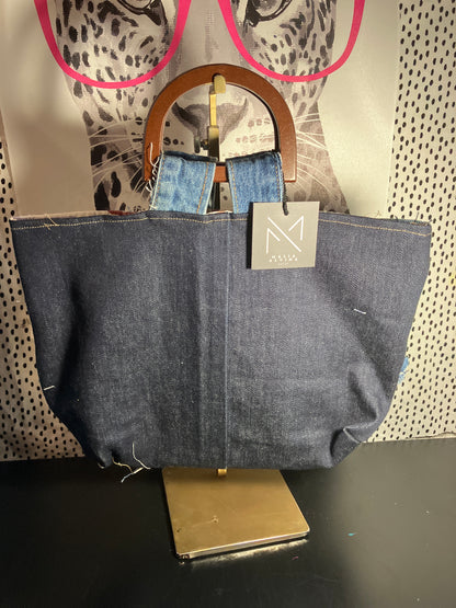 Handheld tote